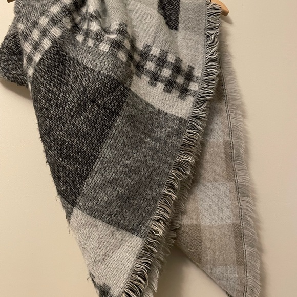 Steven Madden Blanket Scarf - Picture 2 of 4